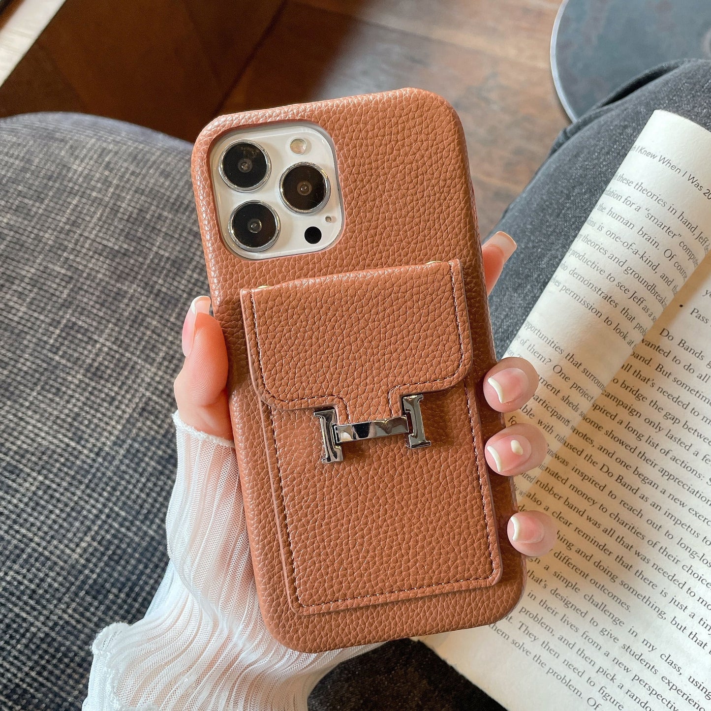 H Card Holder Leather iPhone 17 Case