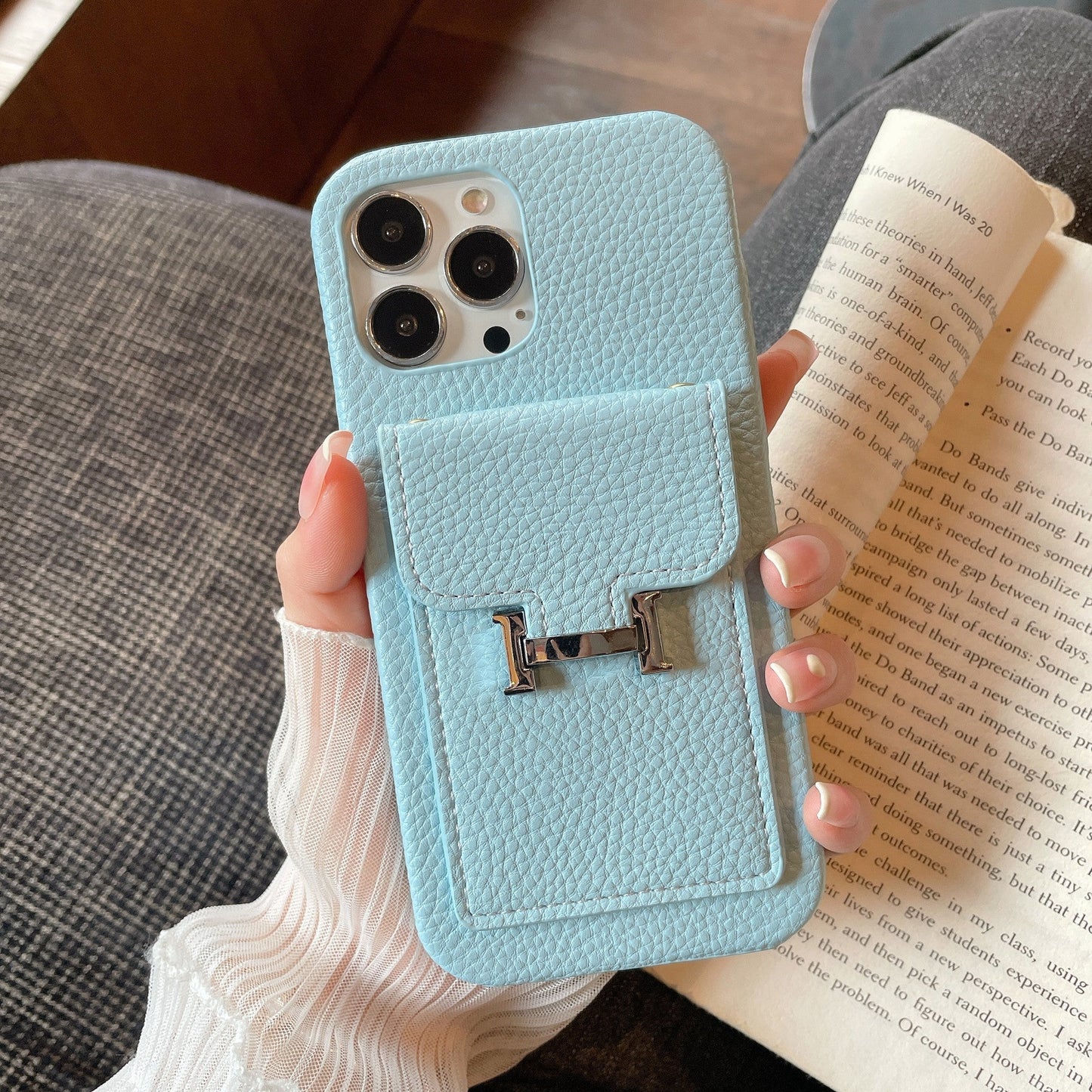 H Card Holder Leather iPhone 17 Case